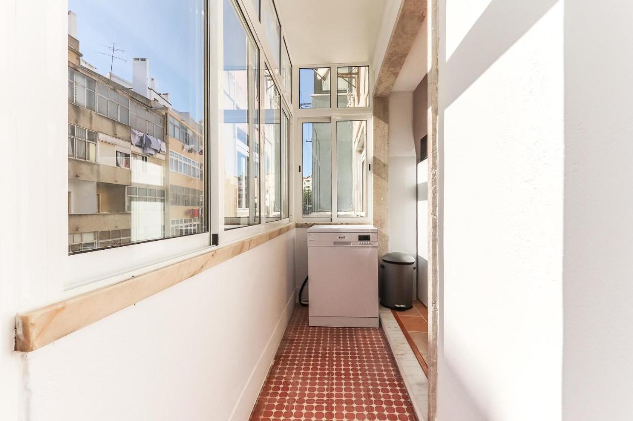 Vita Portucale ! Olaias Design With Terrace Lisbon Luaran gambar