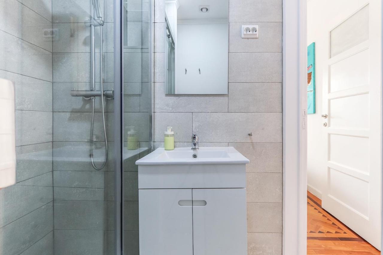 Vita Portucale ! Olaias Design With Terrace Lisbon Luaran gambar