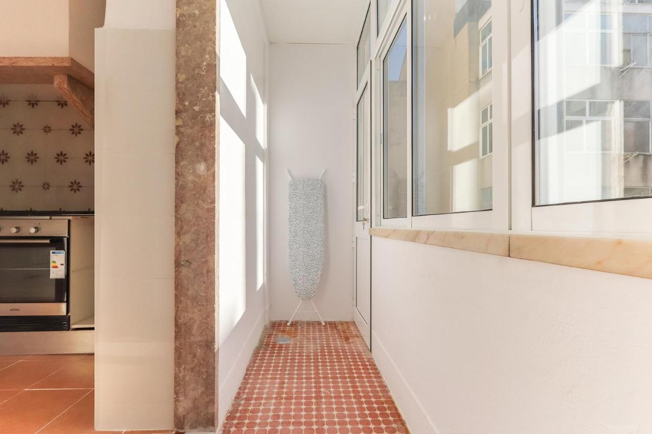 Vita Portucale ! Olaias Design With Terrace Lisbon Luaran gambar